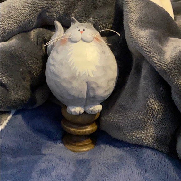 Fatass cat - Picture 1 of 5